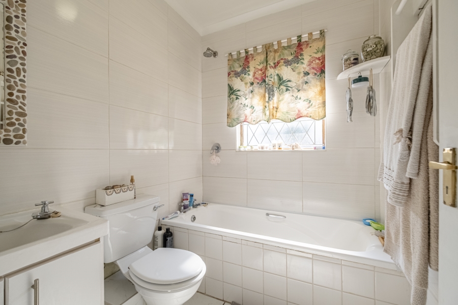 2 Bedroom Property for Sale in Kabega Park Eastern Cape